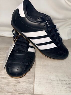 adidas Taekwondo Lace Black White Gum Shoes US 4 NEW